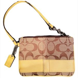 💛 COACH Wristlet!